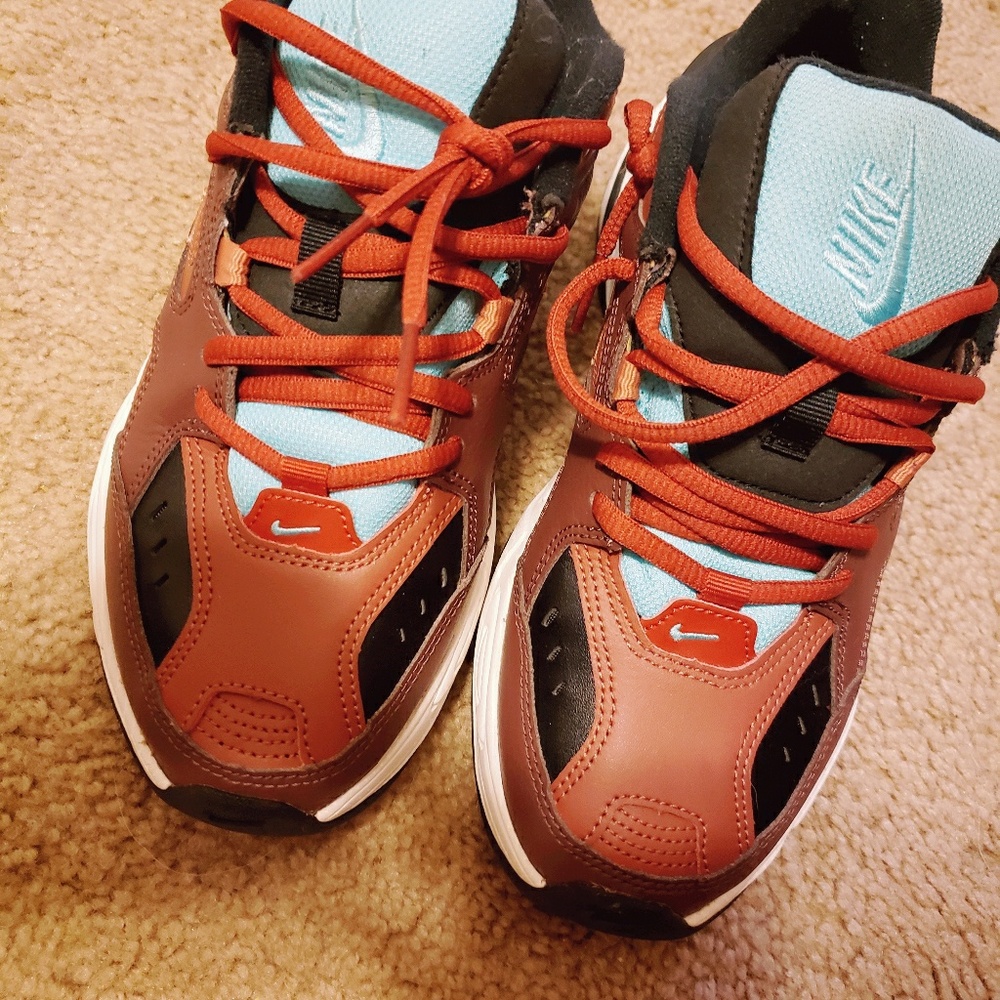 Nike shoes - Picture 3 of 5